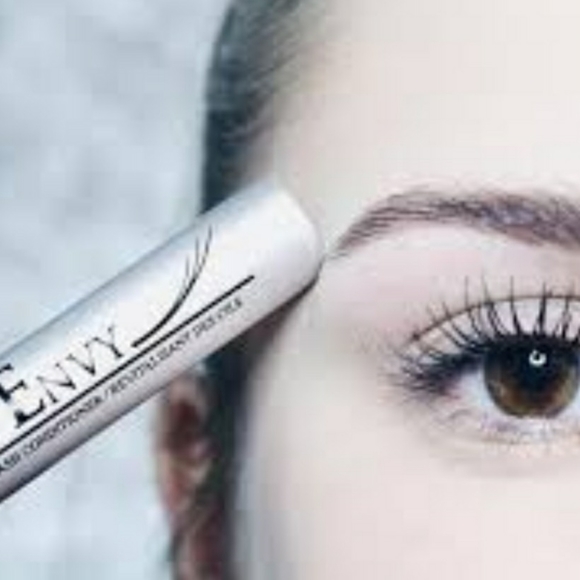 Eyenvy Lash & Brow Growth Serum - Picture 2 of 4